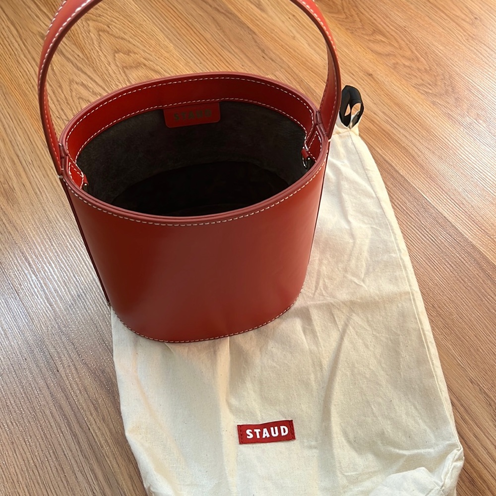 Staud bisset bucket bag in excellent condition